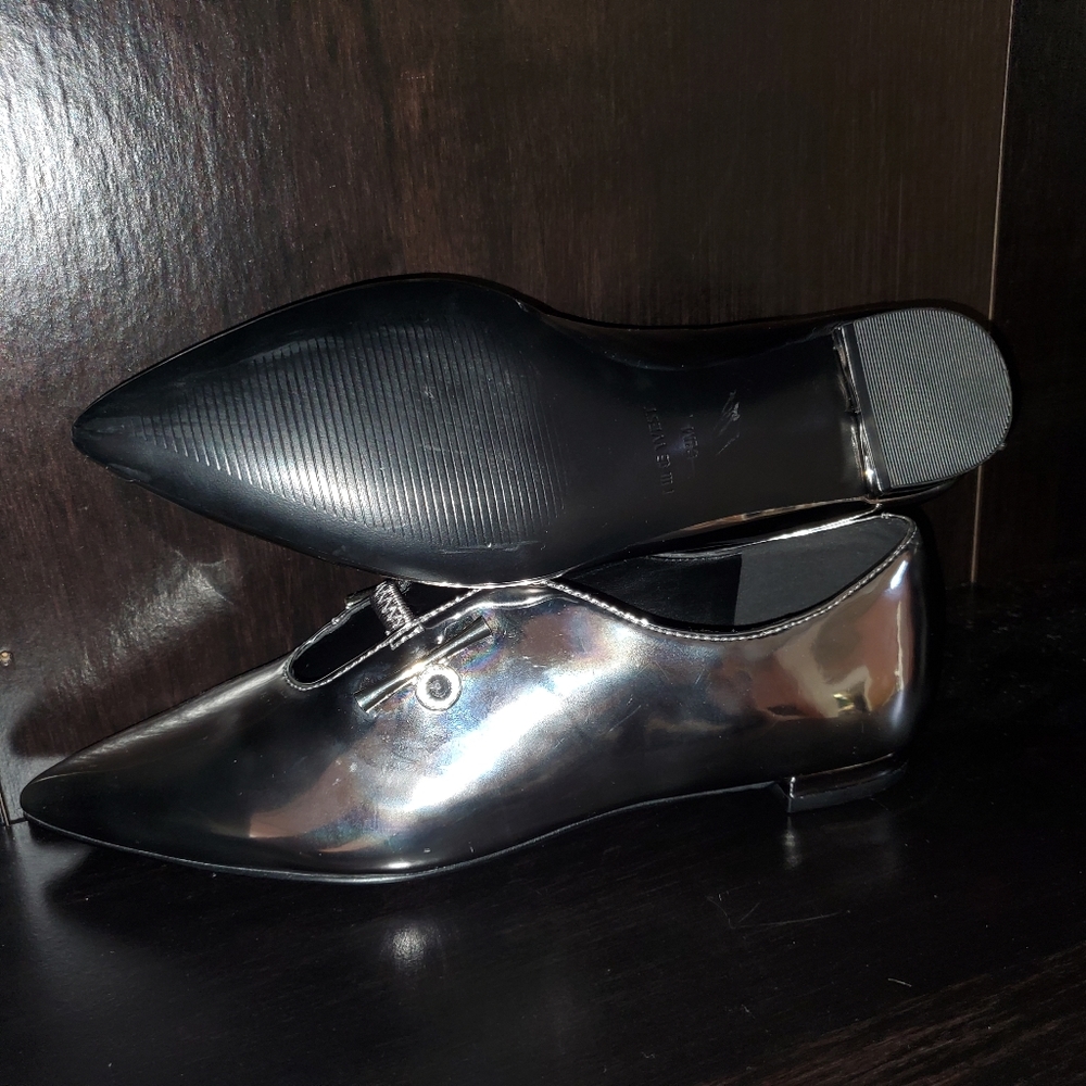 Nine West Aboveall Pointy Toe Chrome SlipOn 5½